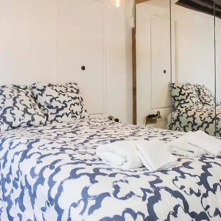 Charming 2-room In The Heart Of Paris