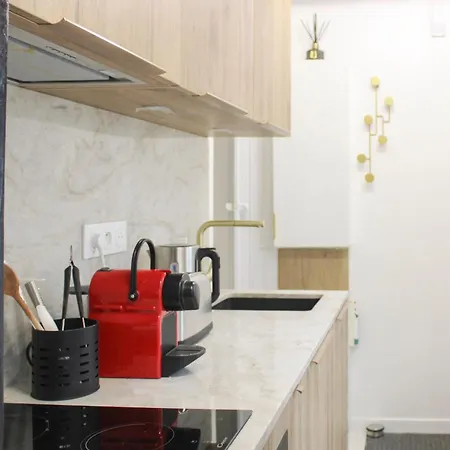 Apartamento Charming 2-room In The Heart Of