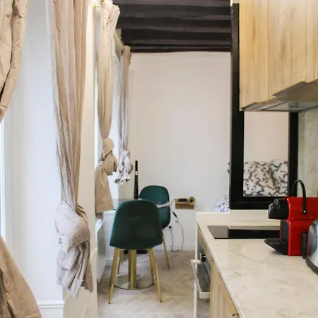 Apartamento Charming 2-room In The Heart Of *